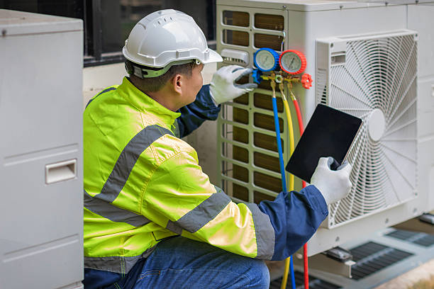 Professional Hvac Maintenance technician working in Splendora, TX